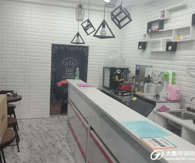 >> 玄武区经营中奶茶店带设备技术整转   商铺详情面积: 20平米 租金