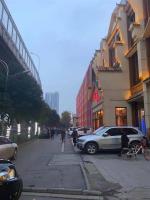 汉阳区鹦鹉大道1000平米临街旺铺出租