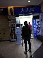 个人出租二七路家乐福超市电梯旁商铺