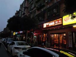 岳麓区10万人流商圈60㎡临街餐饮店低价急转