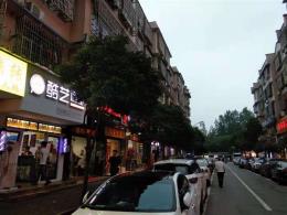 岳麓区10万人流商圈60㎡临街餐饮店低价急转