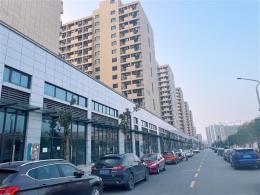 急转上万学生湖南外国语学院餐饮黄jin旺铺(可空转，可分租无转让费
