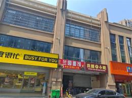 月入2万零食很忙旁临街70平精装餐馆低价转让