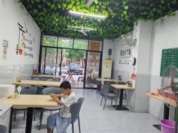 月入2万零食很忙旁临街70平精装餐馆低价转让