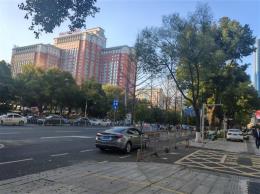 写字楼 医院 地铁口1200平临街门面房东直租（无中介费）