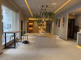 五一商圈写字楼及大型酒店内一楼50平门面房东直租