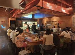 贺龙体育馆对面65平麻辣烫小店急转