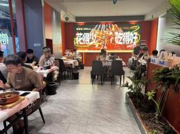 四方坪夜市旁500m²夜宵店转让 外摆空间大