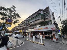 3万转让四方商贸城90平餐饮店 三面开门