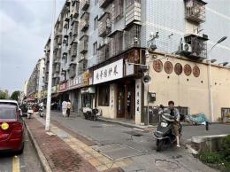 六年老店餐馆转让！一天做3000元芙蓉区万人小区临街120平餐馆转让