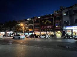 投了几百万的湖南工商大学咸嘉新村750平餐馆直接出租