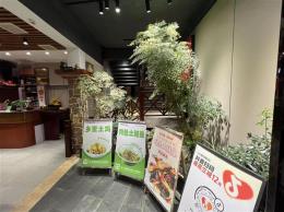 投了几百万的湖南工商大学咸嘉新村750平餐馆直接出租
